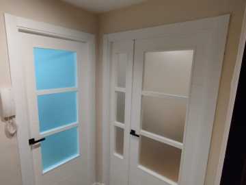 Puerta-ciega-y-cristalera